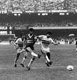 Sócrates abre o placar do primeiro jogo da decisão do paulista de 1983  Foto: Domicio Pinheiro / Estadão