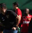 O técnico André Jardine, do São Paulo, que terá jogo da Libertadores enquanto rola o Paulista  Foto: Reprodução/São Paulo / Estadão Conteúdo