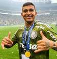 Dudu comemora o título de campeão brasileiro após a partida contra o Vitória, no Allianz Parque  Foto: MARCELLO FIM/O FOTOGRÁFICO / Estadão