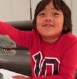 Os ganhos de Ryan dobraram desde o ano passado  Foto: YouTube / BBC News Brasil