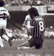 Sócrates reclama de falta na final do Campeonato Paulista de 1982  Foto: Oswaldo Jurno / Estadão
