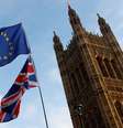 Bandeiras da UE e do Reino Unido na frente do Palácio de Westminster, em Londres
20/12/2017
REUTERS/Peter Nicholls   Foto: Reuters