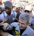 Ex-astronauta Marcos Pontes é recepcionado na chegada a Bauru
 21/4/2006   REUTERS/Paulo Whitaker   Foto: Reuters