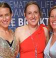 Anne (esquerda), Janet (centro) e Susan Wojcicki (direita) são bem-sucedidas em suas carreiras. Anne é dona de uma empresa bilionária de DNA que oferece um serviço que virou febre em vários lugares do mundo  Foto: Getty Images / BBC News Brasil