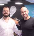 Lucas Amadeu ao lado de Amilcare Dallevo Neto, Head of Value Creation da RedeTV!  Foto: Divulgação