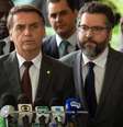 Bolsonaro com seu chanceler, Ernesto Araújo  Foto: EPA / Ansa