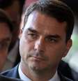 Como parte de uma investigação da Operação Lava Jato, foi identificada uma movimentação bancária suspeita no valor de R$ 1,2 milhão por parte de um ex-assessor de Flávio Bolsonaro  Foto: SERGIO LIMA/AFP / BBC News Brasil