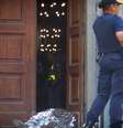 Segundo a polícia, homem teria usado duas armas de fogo para atirar em fiéis na Catedral de Campinas  Foto: Reuters / BBC News Brasil