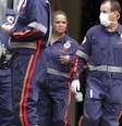 Bombeiros na entrada da Catedral Metropolitana de Campinas logo após o ataque  Foto: DW / Deutsche Welle