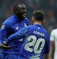 Marega e Lopez comemoram gol do Porto  Foto: Osman Orsal / Reuters