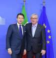 Giuseppe Conte e Jean-Claude Juncker antes de reunião em Bruxelas, na Bélgica  Foto: ANSA / Ansa - Brasil