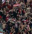 Torcida do Atlético-PR comemora título da Sul-Americana  Foto: Paulo Whitaker / Reuters