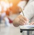 Segundo o estudo, do grupo de 1,2 milhão de jovens que já deveriam ter concluído toda a educação básica, 62% (744 mil) nem frequentam mais a escola  Foto: noipornpan / iStock