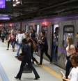 Movimentação de passageiros na estação Eucaliptos, Linha 5-Lilás do Metrô, em São Paulo (SP)  Foto: Renato S. Cerqueira / Futura Press