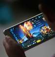 Crianças já praticamente nascem sabendo usar o celular  Foto: Stringer / Reuters
