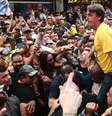 Misturado à multidão, Adélio Bispo de Oliveira  tenta se aproximar de Jair Bolsonaro  Foto: Fabio Motta / Estadão