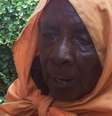 Zura Karuhimbi fingiu ser bruxa para salvar dezenas de pessoas que escondia em casa  Foto: Jean Pierre Bucyensenge / BBC News Brasil