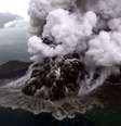 Vista aérea do vulcão Anak Krakatau, na Indonésia
23/12/2018 Antara Foto/Bisnis Indonesia/Nurul Hidayat/ via REUTERS  Foto: Reuters