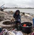Ruínas de casa destruída por tsunami na Indonésia  Foto: EPA / Ansa