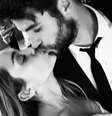Miley Cyrus e Liam Hemsworth mostram fotos da cerimônia de casamento  Foto: Reprodução, Instagram / PureBreak