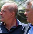 O hoje ministro da Casa Civil, Onyx Lorenzoni, se encontra com o deputado Alberto Fraga, em outubro do ano passado
23/10/2018



 are seen after visiting Jair Bolsonaro, far-right lawmaker and presidential candidate of the Social Liberal Party (PSL), in Rio de Janeiro, Brazil October 23, 2018. REUTERS/Sergio Moraes  Foto: Reuters