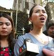 Pan Ei Mon e Chit Su Win, mulheres dos repórteres da Reuters Wa Lone e Kyaw Soe Oo, concedem entrevista em Yangon 11/01/2019 REUTERS/Ann Wang  Foto: Reuters