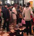 Migrantes curdos em centro de acolhimento na Calábria  Foto: ANSA / Ansa - Brasil