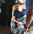 Cesare Battisti no avião que o levou da Bolívia para a Itália  Foto: Reprodução/ Twitter / Ansa