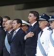 O ministro da Defesa, general Fernando Azevedo, o vice-presidente Hamilton Mourão, o presidente Jair Bolsonaro, o tenente-brigadeiro do ar Nivaldo Luiz Rossato, o brigadeiro Antonio Carlos Moretti Bermudez (Aeronáutica) e o comandante da Marinha, Almirante de Esquadra Eduardo Bacellar Leal Ferreira, durante cerimônia em janeiro deste ano  Foto: DIDA SAMPAIO / Estadão