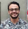 Davi Novaes encena peça-testemunho para uma pequena plateia  Foto: Reprodução