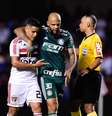 Everton, do São Paulo, e Felipe Melo, do Palmeiras, durante partida válida pela vigésima oitava rodada do Campeonato Brasileiro 2018  Foto: FERNANDO DANTAS / Gazeta Press