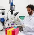 Pesquisador Júlio Ferreira, do Instituto de Ciências Biomédicas da Universidade de São Paulo, liderou trabalhou que levou ao desenvolvimento da molécula Samba, capaz de impedir a ligação de proteínas que contribuem para a insuficiência cardíaca  Foto: Cecília Bastos / USP Imagem