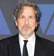 Peter Farrelly virou alvo de protestos por comportamento inadequado com atores de seus filmes  Foto: Oscar  / Reprodução
