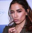 Anitta usou bom humor ao se filmar após confirmar relação com o produtor Ronan Carvalho: 'Eu tô baranga. É um dia ótimo para eu estar baranga, dia de gravar o clipe. Ainda bem que meu boy já está conquistado'  Foto: AGNews / PurePeople