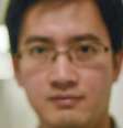 Pesquisador Xu Zhang segura antena flexível de rádiofrequência  Foto: Xianjing Zhou/MIT / BBC News Brasil