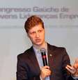Candidato à presidência da Câmara aos 33 anos, o deputado eleito Marcel Van Hattem  Foto: Reprodução/Facebook @marcelvh