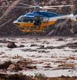Helicóptero sobrevoa região do rompimento da barragem da Mineradora Vale, Corrego do Feijão, região de Brumadinho MG (28/01/2019)  Foto: TELMO FERREIRA/FRAMEPHOTO/FRAMEPHOTO / Estadão Conteúdo