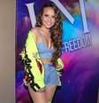 'Pensaram mesmo que ele não vinha?', brincou Larissa Manoela  Foto: AGNews / PurePeople