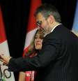 Ministra das Relações Exteriores do Canadá, Chrystia Freeland, posa para uma selfie com o líder de oposição venezuelano Orlando Viera-Blanco
04/02/2019
REUTERS/Chris Wattie  Foto: Reuters