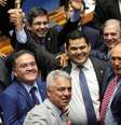 Novo presidente do Senado, Davi Alcolumbre (DEM-AP), ao centro
02/02/2019
Fabio Rodrigues Pozzebom/Agencia Brasil/Handout via REUTERS  Foto: Reuters