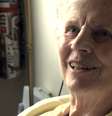 Documentário registrou a jornada de Annie Zwijnenberg com a doença de Alzheimer, culminando em sua morte por eutanásia aos 81 anos  Foto: Cortesia do filme 'Before It's Too Late' / BBC News Brasil