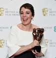 Olivia Colman com seu Bafta de atriz principal por sua atuação em 'A Favorita'   Foto: Toby Melville / Reuters
