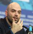 Roberto Saviano vive sob escolta por causa de suas denúncias contra a máfia Camorra  Foto: EPA / Ansa - Brasil
