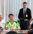 Bolsonaro aparece com camisa "pirata" do Palmeiras em reunião  Foto: Reprodução Instagram/ @jairmessiasbolsonaro