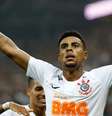 Gustavo, do Corinthians, comemora o seu gol em partida contra o São Paulo, válida pela 7ª rodada do Campeonato Paulista 2019, na Arena Corinthians, em Itaquera, zona leste de São Paulo, na noite deste domingo (17).  Foto: LUIS MOURA/WPP / Estadão Conteúdo