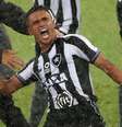 Erik comemora o gol do Botafogo  Foto: Pilar Olivares / Reuters