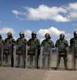 Membros da Guarda Nacional venezuelana bloqueia via na fronteira entre Brasil e a Venezuela
22/02/2019
REUTERS/Ricardo Moraes  Foto: Reuters