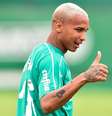 Deyverson, jogador do Palmeiras, durante treino na Academia de Futebol da Barra Funda, na Zona Oeste da capital paulista  Foto: FERNANDO DANTAS / Gazeta Press