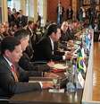 Envio do vice-presidente Hamilton Mourão para a reunião do Grupo de Lima é vista por especialistas como um sinal de moderação do Brasil  Foto: Ministério das Relações Exteriores da Colômbia / BBC News Brasil