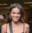 Bruna Marquezine afirmou que um fake está criando histórias da ilha, mas nem isso irá afastá-la de seu local predileto: 'Eu amo Noronha! Muito!'  Foto: AGNews / PurePeople